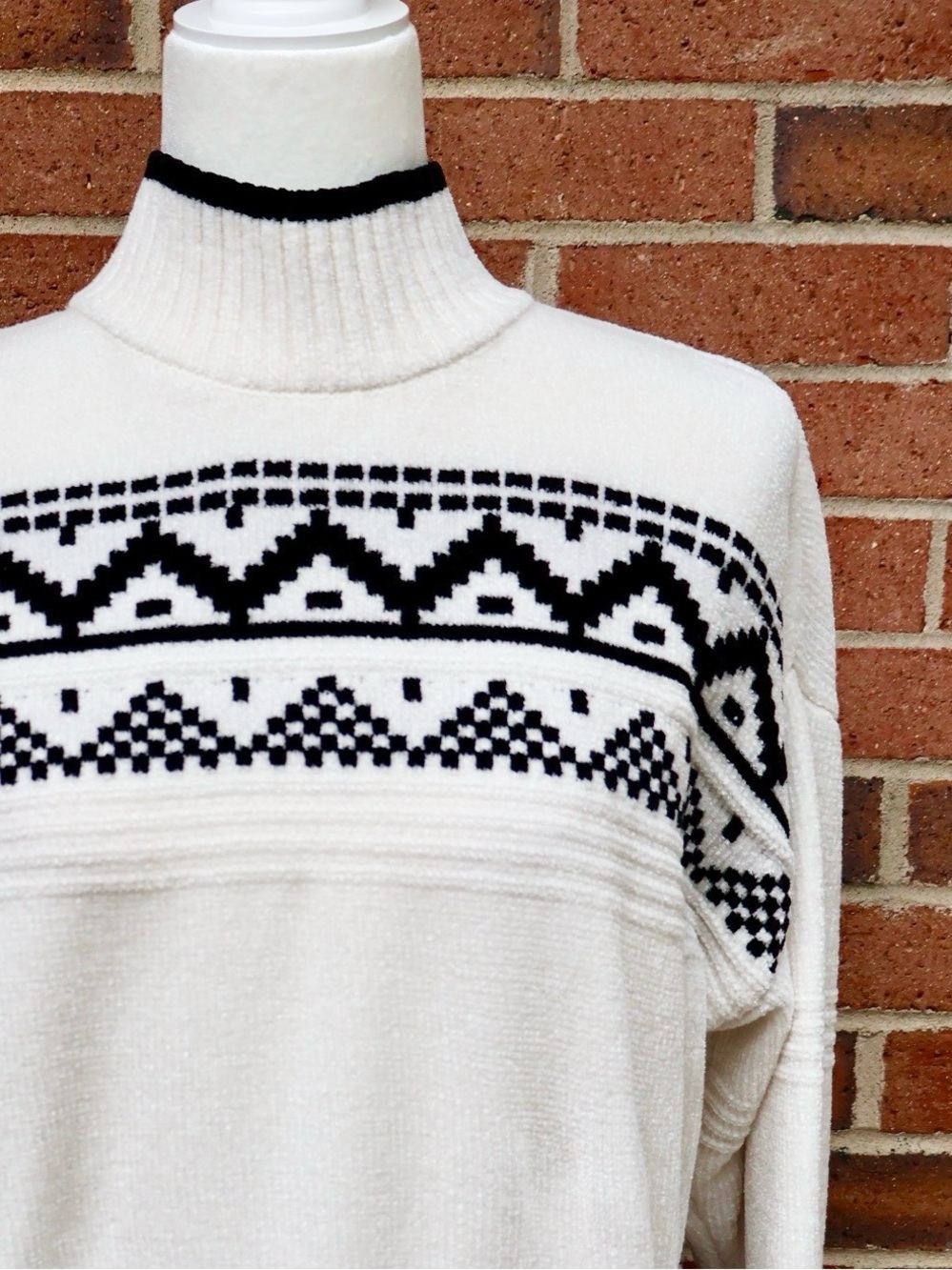 Christian Siriano New York White Black Fair Isle Mock Neck Sweater Size Large